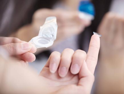 taking contact lens out of its case